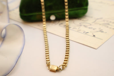 Ava box chain