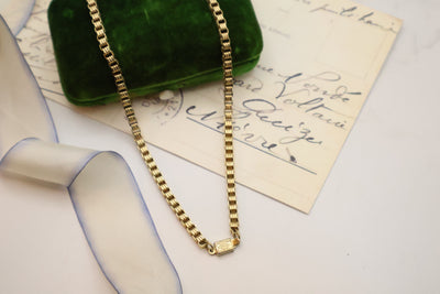 Ava box chain