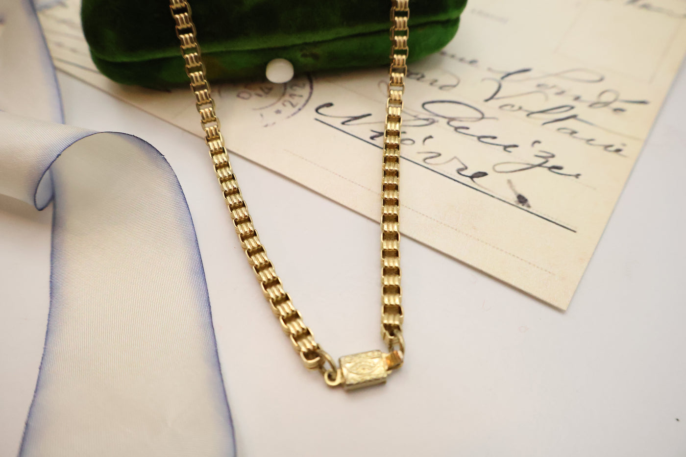 Ava box chain
