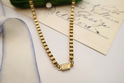 Ava box chain